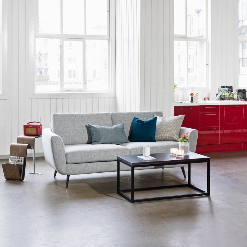 Furninova-Sofa-2-5-Sitzer-Smile-Day-lifestyle