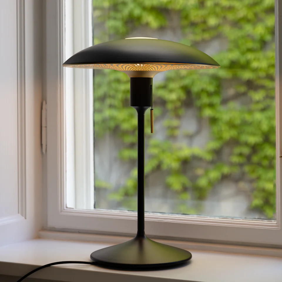 UMAGE lifestyle MantaRay tablelamp black brass 1 960x960 UMAGE lifestyle MantaRay tablelamp black brass 1 960x960